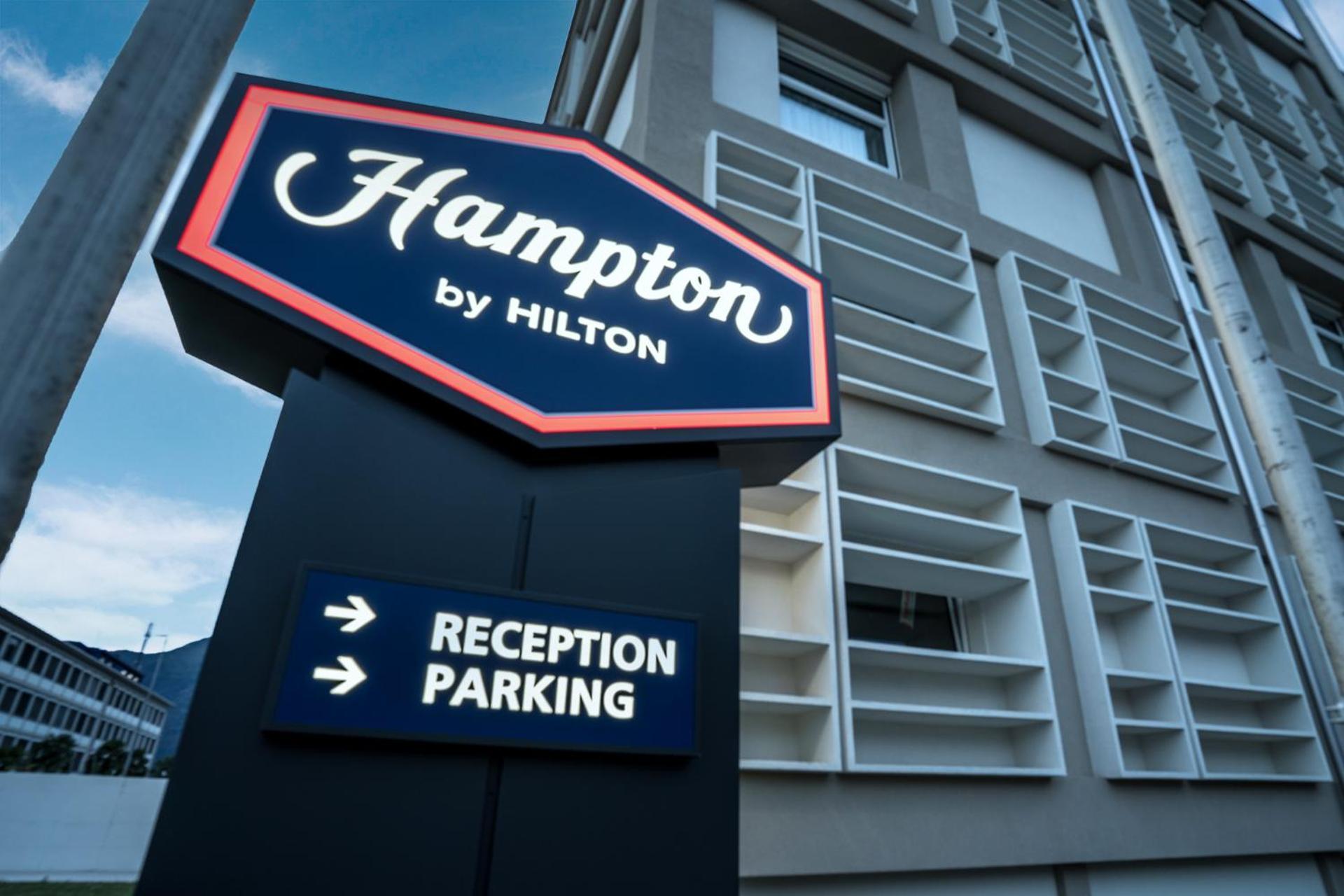 Hotel Hampton By Hilton Locarno Losone Exterior foto