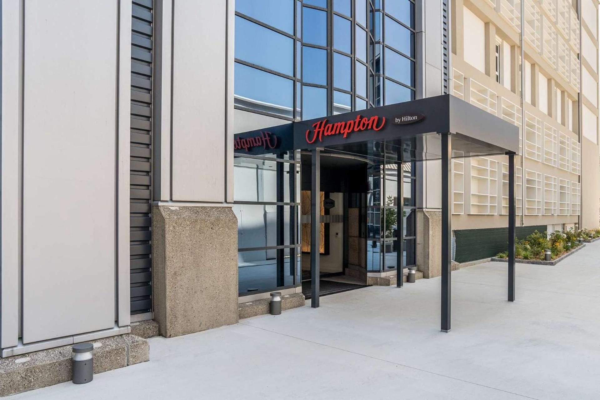 Hotel Hampton By Hilton Locarno Losone Exterior foto