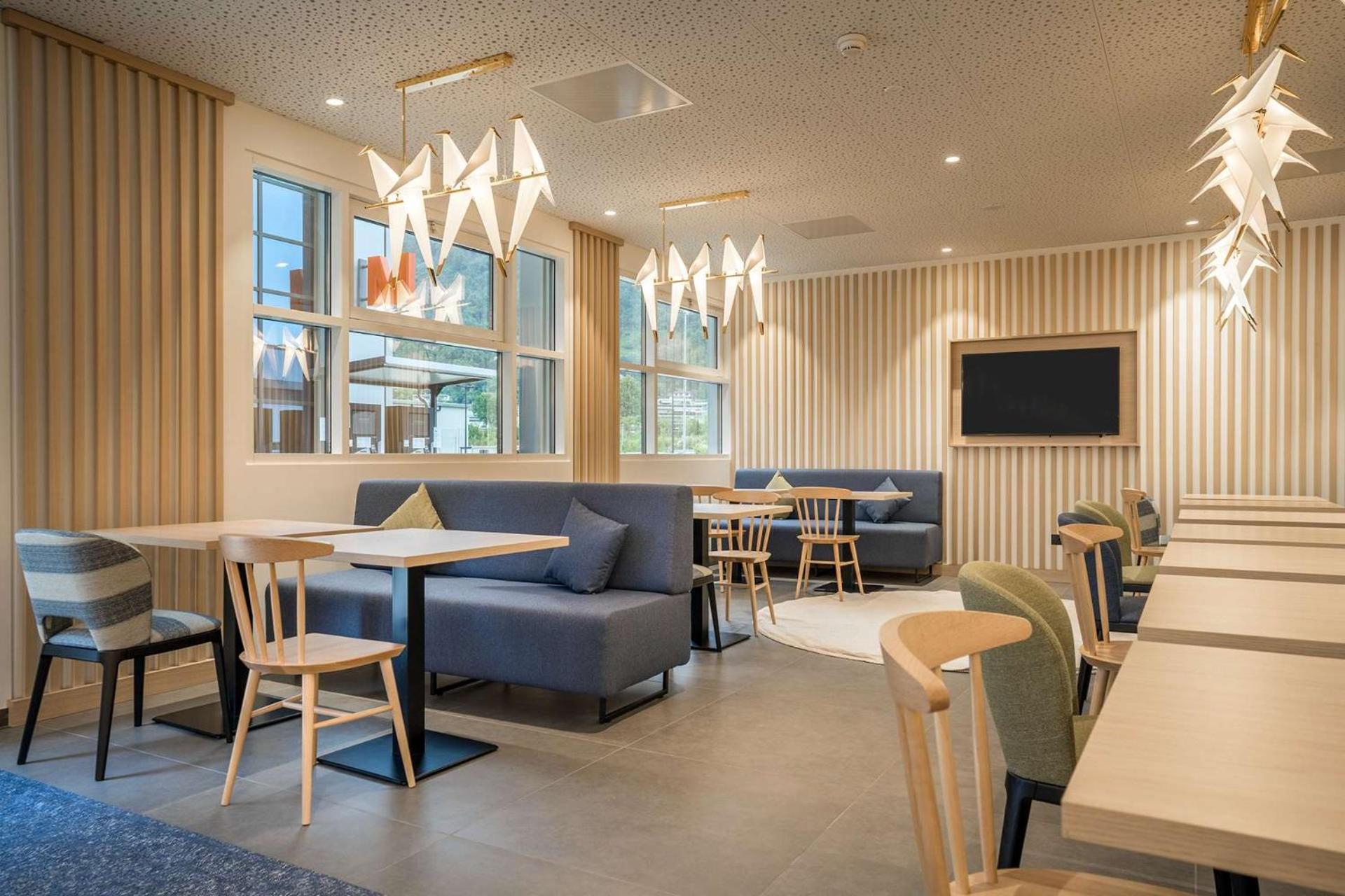 Hotel Hampton By Hilton Locarno Losone Exterior foto